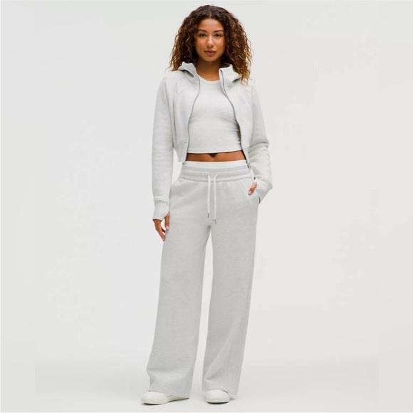 Lululemon Scuba Mid-Rise Wide-Leg Pant Short Heathered Core Ultra Light Grey 2 - Picture 1 of 10